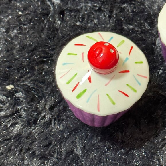 Babs Novalty Cupcake-Shaped Ceramic Salt & Pepper Shakers - Picture 5 of 7